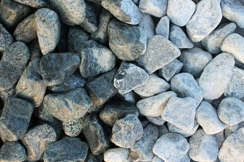 Kamenclub.ru: Щебень галтованный зеленый (змеевик) фр. 50-100 мм.  купить в Балашихе галтовка мраморная зеленый, салатовый мрамор 12 500 руб/т   фото КАМЕНЬ КЛУБ