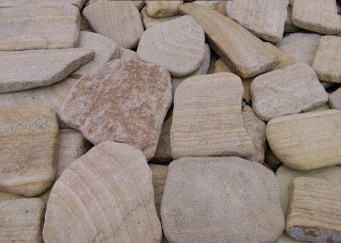 Kamenclub.ru: Песчаник пластушка галтованный желтый с рисунком (3 см)  купить в Балашихе плитняк - пластушка желтый песчаник 21000 руб/м3   фото КАМЕНЬ КЛУБ