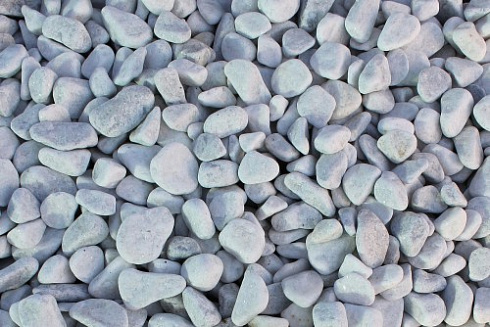 Kamenclub.ru: Щебень галтованный белый (мрамор) фр.5-10 мм.  купить в Балашихе мрамор белый, айвори, молочный каменная мраморная декоративная ландшафтная крошка 17000 руб/т   фото КАМЕНЬ КЛУБ