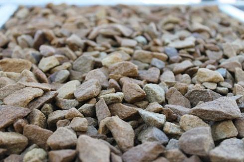 Kamenclub.ru: Щебень крошка желтый (песчаник) фр. 20-40 мм.  купить в Балашихе песчаник бежевый рыжий каменная крошка песчаника 9500 руб/т   фото КАМЕНЬ КЛУБ