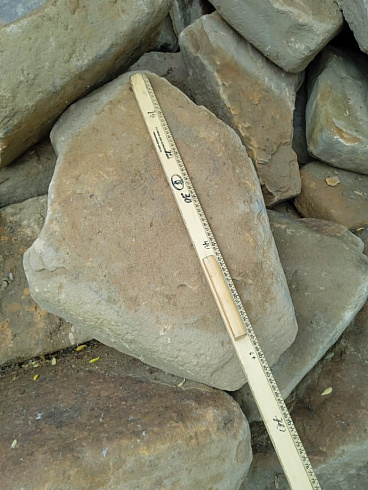 Kamenclub.ru: Песчаник для мощения дорожек, площадок, парковок ( фр 5-10 см)  купить в Балашихе песчаник  серый желтый коричневый рыжий песчаник оголтованный окатанный 6500 руб/т   фото КАМЕНЬ КЛУБ