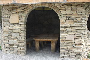 Kamenclub.ru: Песчаник для строительства и кладки блочный (фр 100-200 мм)  купить в Балашихе песчаник бежевый серый рыжий валун мелкий для строительства песчаник 6500 руб/т   фото КАМЕНЬ КЛУБ