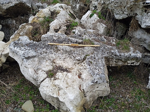 Kamenclub.ru: Выветренный известняк (степной) фр. 500-1500 мм.  купить в Балашихе    10000 руб/т   фото КАМЕНЬ КЛУБ