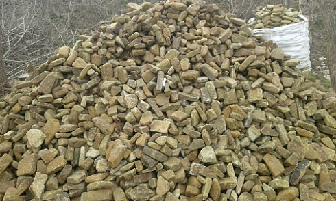 Kamenclub.ru: Песчаник для строительства и кладки блочный (фр 100-200 мм)  купить в Балашихе песчаник бежевый серый рыжий валун мелкий для строительства песчаник 6500 руб/т   фото КАМЕНЬ КЛУБ