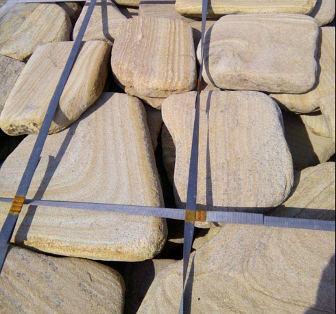 Kamenclub.ru: Песчаник пластушка галтованный желтый с рисунком (3 см)  купить в Балашихе плитняк - пластушка желтый песчаник 21000 руб/м3   фото КАМЕНЬ КЛУБ