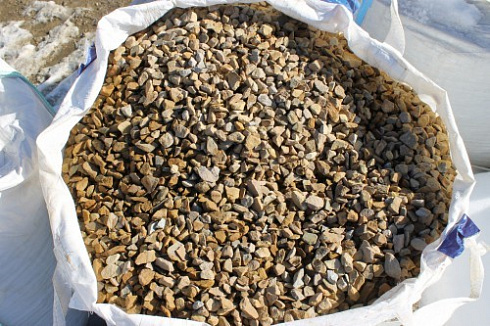 Kamenclub.ru: Щебень крошка желтый (песчаник) фр. 20-40 мм.  купить в Балашихе песчаник бежевый рыжий каменная крошка песчаника 9500 руб/т   фото КАМЕНЬ КЛУБ