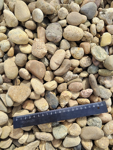 Kamenclub.ru: Галька речная окат рыжая фр. 20-40 мм. купить  в Балашихе галька речная окатанная рыжая желтая серая округлая речная галька 5000 руб/т   фото КАМЕНЬ КЛУБ