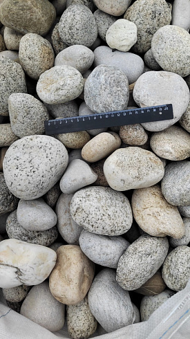Kamenclub.ru: Галька речная окат (серо-белая) фр. 70-120 мм купить  в Балашихе галька галечник бело-серая, серо-белая, серая, белая речная природная галька  8000 руб/т   фото КАМЕНЬ КЛУБ
