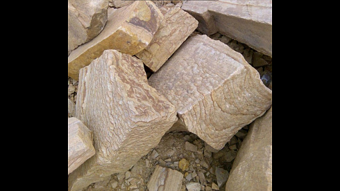 Kamenclub.ru: Песчаник пластушка желтый с рисунком (4-6 см)  купить в Балашихе плитняк пластушка желтый с рисунком песчаник 9 000 руб/м3   фото КАМЕНЬ КЛУБ