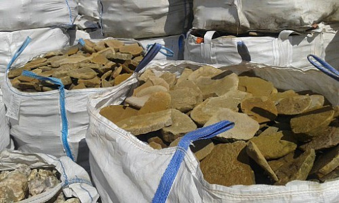 Kamenclub.ru: Песчаник колотый для облицовки (фр. 2-3 см)  купить в Балашихе песчаник бежевый серый рыжий песчаник строительный 5000 руб/т   фото КАМЕНЬ КЛУБ