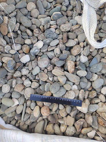 Kamenclub.ru: Галька речная окат (серая) фр.40-60 мм купить  в Балашихе галька речная серый бежевый рыжий коричневый округлый речной камень 5000 руб/т   фото КАМЕНЬ КЛУБ