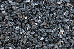 Kamenclub.ru: Щебень крошка черный (мрамор) фр. 3-5 мм.  купить в Балашихе мрамор черный белый с прожилками щебень мраморный декоративный колотый 18000 руб/т   фото КАМЕНЬ КЛУБ