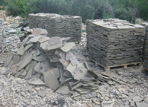 Kamenclub.ru: Песчаник пластушка серо-зеленый (1,5 см)  купить в Балашихе плитняк - пластушка серо-зеленый, серый, зеленый пластушка рваная ландшафтная колотая 10200 руб/м3   фото КАМЕНЬ КЛУБ