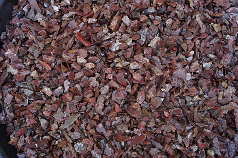 Kamenclub.ru: Щебень крошка красный (ЯШМА) фр. 20-40 мм.  купить в Балашихе яшма красный, бордовый декоративный ландшафтный щебень 9000 руб/т   фото КАМЕНЬ КЛУБ