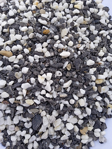 Kamenclub.ru: Мраморная крошка (щебень крошка микс : белый-черный-розовый) фр. 3-5 мм.  купить в Балашихе мрамор белый, черный, розовый, разноцветный мраморная каменная крошка декорвтивная 12000 руб/т   фото КАМЕНЬ КЛУБ