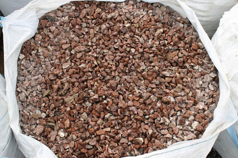Kamenclub.ru: Мраморная крошка (щебень крошка розовый) фр. 20-40 мм.  купить в Балашихе мрамор розовый, красный мраморная крошка декоративная 11000 руб/т   фото КАМЕНЬ КЛУБ