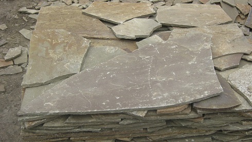 Kamenclub.ru: Песчаник пластушка серо-зеленый (3,0 см)  купить в Балашихе песчаник серо-зеленый, серый, зеленый песчаник пластушка колотый рваный ландшафтный 10200 руб/м3   фото КАМЕНЬ КЛУБ