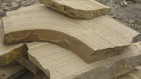 Kamenclub.ru: Форматный камень (плаха) пошаговая дорожка от 70-150 см (4 -12 см)  купить в Балашихе плитняк  форматный плаха желтый песчаник 9 000 руб/т   фото КАМЕНЬ КЛУБ