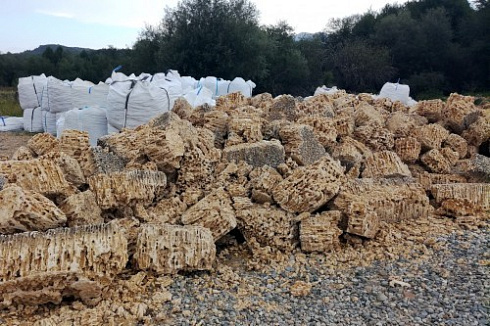 Kamenclub.ru: Крымский природный меотис фр. 100-500 мм.  купить в Балашихе меотис бежевый рыжий молочный желтый ракушечник 4 500 руб/т   фото КАМЕНЬ КЛУБ