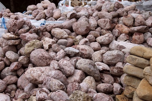 Kamenclub.ru: Розовый валунчик фр.100-300 мм.  купить в Балашихе крупный природный камень розовый, серый молочный красный речной галечник природный 7850 руб/т   фото КАМЕНЬ КЛУБ