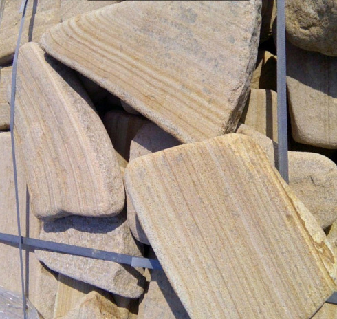 Kamenclub.ru: Песчаник пластушка галтованный желтый с рисунком (3 см)  купить в Балашихе плитняк - пластушка желтый песчаник 21000 руб/м3   фото КАМЕНЬ КЛУБ