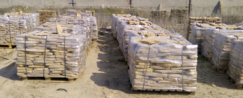 Kamenclub.ru: Песчаник пластушка галтованный желтый с рисунком (3 см)  купить в Балашихе плитняк - пластушка желтый песчаник 21000 руб/м3   фото КАМЕНЬ КЛУБ