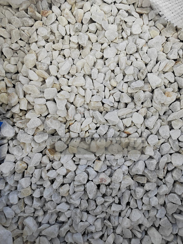 Kamenclub.ru: Мраморная крошка, щебень, цвет-белый, фр. 10-20 мм.  купить в Балашихе мрамор белый, молочный айвори каменная ландшафтная декоративная крошка шебня 12000 руб/т   фото КАМЕНЬ КЛУБ