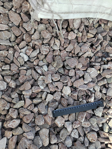 Kamenclub.ru: Мраморная крошка (щебень галтованный розовый) фр.20-40 мм.  купить в Балашихе мрамор розовый, красный оголтованный округлый щебень  15000 руб/т   фото КАМЕНЬ КЛУБ