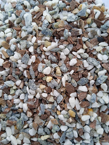 Kamenclub.ru: Мраморная крошка (щебень галтованный микс:: белый-черный) фр.5-10 мм  купить в Балашихе мрамор белый, черный, молочный, серый галтовка мраморная окатанная декоративная ландшафтная 15500 руб/т   фото КАМЕНЬ КЛУБ