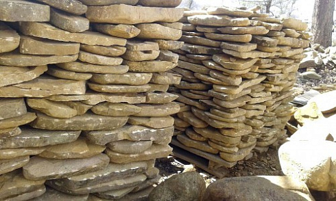 Kamenclub.ru: Песчаник колотый для облицовки (фр. 2-3 см)  купить в Балашихе песчаник бежевый серый рыжий песчаник строительный 5000 руб/т   фото КАМЕНЬ КЛУБ