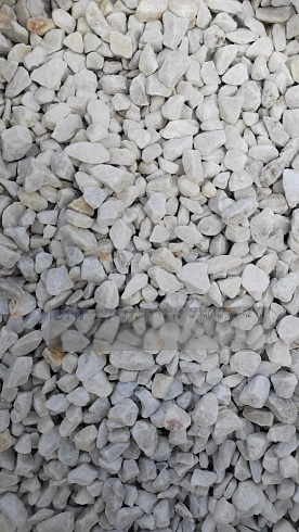 Kamenclub.ru: Мраморная крошка, щебень, цвет-белый, фр. 5-10 мм.  купить в Балашихе мрамор белый, айвори, молочный мраморная каменная крошка ландшафтная 12000 руб/т   фото КАМЕНЬ КЛУБ
