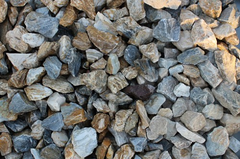 Kamenclub.ru: Мраморная крошка (щебень крошка медовый) фр. 20-40 мм.  купить в Балашихе мрамор бежевый рыжий желтый ландшафтная мраморная крошка 12000 руб/т   фото КАМЕНЬ КЛУБ