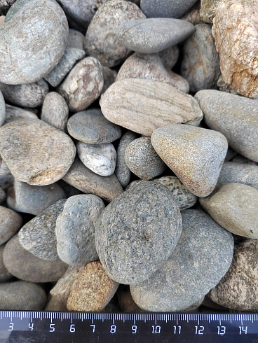 Kamenclub.ru: Галька речная окат (серая) фр.40-60 мм купить  в Балашихе галька речная серый бежевый рыжий коричневый округлый речной камень 5000 руб/т   фото КАМЕНЬ КЛУБ