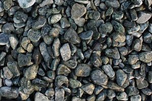 Kamenclub.ru: Щебень галтованный зеленый (змеевик) фр. 20-40 мм.  купить в Балашихе мрамор зеленый, салатовый оголтованный щебень мраморный 12500 руб/т   фото КАМЕНЬ КЛУБ