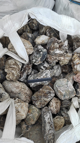 Kamenclub.ru: Кварцевый валунчик фр.100-300 мм.  купить в Балашихе кварц белый, бежевый молочный рыжий крупный природный камень галечник 7850 руб/т   фото КАМЕНЬ КЛУБ