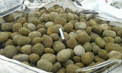 Kamenclub.ru: Песчаник ядра, фр. 100-300 мм  купить в Балашихе песчаник бежевый серый рыжий речная галька 5 000 руб/т   фото КАМЕНЬ КЛУБ