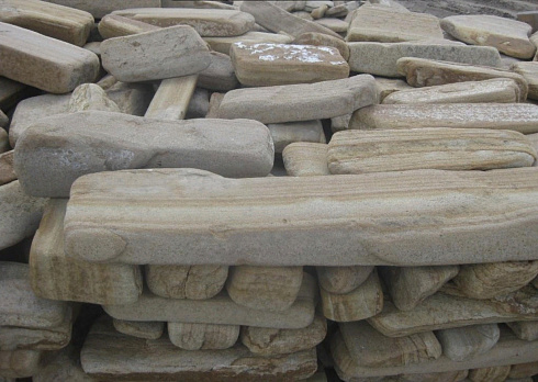 Kamenclub.ru: Песчаник пластушка галтованный желтый с рисунком (3 см)  купить в Балашихе плитняк - пластушка желтый песчаник 21000 руб/м3   фото КАМЕНЬ КЛУБ