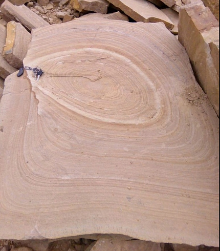 Kamenclub.ru: Форматный камень (плаха) пошаговая дорожка от 70-150 см (4 -12 см)  купить в Балашихе плитняк  форматный плаха желтый песчаник 9 000 руб/т   фото КАМЕНЬ КЛУБ