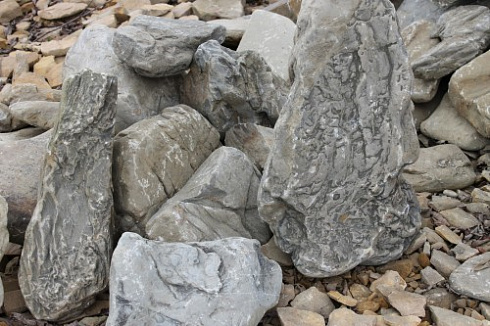 Kamenclub.ru: Песчаник декоративный ландшафтный (фр. 300-500 мм)  купить в Балашихе песчаник желтый рыжий серый зеленый валун речной окатанный природный песчаника 4 500 руб/т   фото КАМЕНЬ КЛУБ