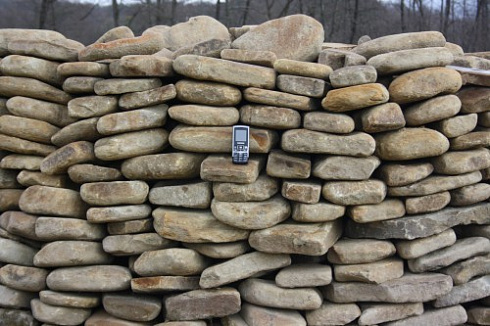 Kamenclub.ru: Песчаник для мощения дорожек, площадок, парковок ( фр 5-10 см)  купить в Балашихе песчаник  серый желтый коричневый рыжий песчаник оголтованный окатанный 6500 руб/т   фото КАМЕНЬ КЛУБ