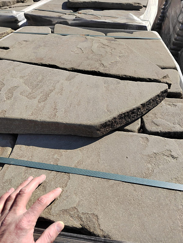 Kamenclub.ru: Песчаник галтованный для облицовки (фр. 2-5 см)  купить в Балашихе песчник рыжий желтый серый песчаник окатанный речной 6 000 руб/т   фото КАМЕНЬ КЛУБ