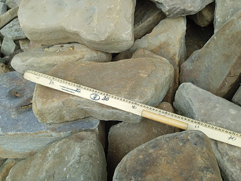 Kamenclub.ru: Песчаник для мощения дорожек, площадок, парковок ( фр 5-10 см)  купить в Балашихе песчаник  серый желтый коричневый рыжий песчаник оголтованный окатанный 6500 руб/т   фото КАМЕНЬ КЛУБ