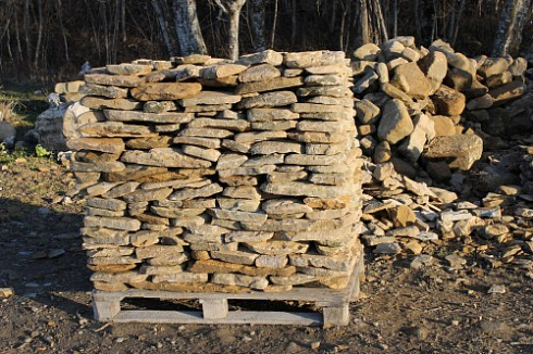 Kamenclub.ru: Песчаник колотый для облицовки (фр. 2-3 см)  купить в Балашихе песчаник бежевый серый рыжий песчаник строительный 5000 руб/т   фото КАМЕНЬ КЛУБ