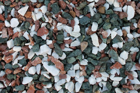 Kamenclub.ru: Мраморная крошка (щебень крошка микс : белый-черный-розовый) фр. 3-5 мм.  купить в Балашихе мрамор белый, черный, розовый, разноцветный мраморная каменная крошка декорвтивная 12000 руб/т   фото КАМЕНЬ КЛУБ