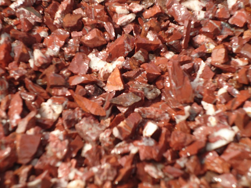 Kamenclub.ru: Щебень крошка красный (ЯШМА) фр. 10-20 мм.  купить в Балашихе яшма красный, бордовый, оранжевый, рыжий декоративный каменный ландшафтный щебень колотый 9000 руб/т   фото КАМЕНЬ КЛУБ