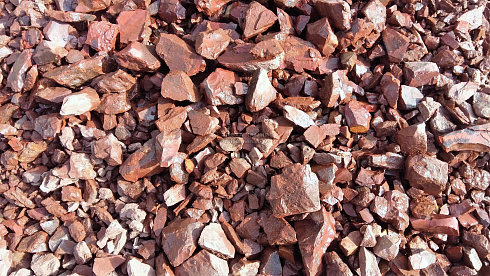 Kamenclub.ru: Щебень крошка красный (ЯШМА) фр. 20-40 мм.  купить в Балашихе яшма красный, бордовый декоративный ландшафтный щебень 9000 руб/т   фото КАМЕНЬ КЛУБ