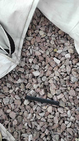 Kamenclub.ru: Мраморная крошка (щебень галтованный розовый) фр.20-40 мм.  купить в Балашихе мрамор розовый, красный оголтованный округлый щебень  15000 руб/т   фото КАМЕНЬ КЛУБ