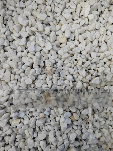 Kamenclub.ru: Мраморная крошка, щебень, цвет-белый, фр. 5-10 мм.  купить в Балашихе мрамор белый, айвори, молочный мраморная каменная крошка ландшафтная 12000 руб/т   фото КАМЕНЬ КЛУБ