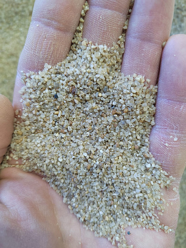 Кварцевый песок для площадок фр. 0,6-1,2 мм.  купить в Балашихе фото Камень Клуб