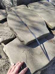 Kamenclub.ru: Песчаник пластушка светло-серый (4,0 - 6,0 см)  купить в Балашихе плитняк - пластушка светло-серый песчаник 12600 руб/м3   фото КАМЕНЬ КЛУБ